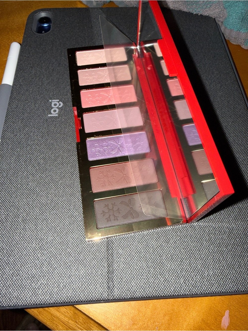 Estee Lauder Pink and Purple Eyeshadow Palette NWT